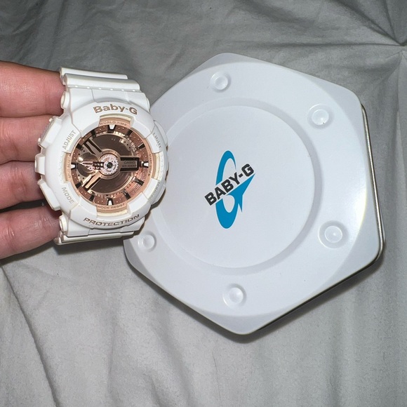 Casio Baby G-shock Women’s watch Rose gold and white